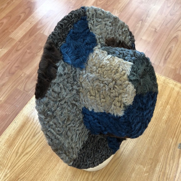 Women’s lamb shearling hat - Picture 5 of 5